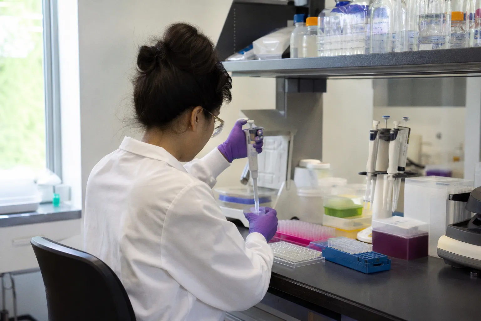 Empowering biomedical evidence exploration and synthesis with deep knowledge graph research